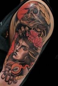 immagine di tatuaggio donna misteriosa spalla colore vecchia scuola