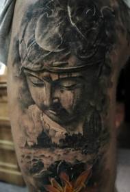 Modello di tatuaggio Buddha e loto in bianco e nero a spalla