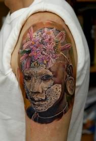 realism stil färgad tribal man porträtt tatuering
