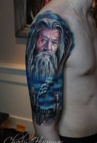 rameno ilustrace styl barevné tetování Gandalf vzor