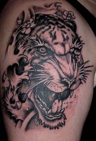 Brazo grande estilo asiático tatuaje de tigre de la selva en blanco y negro realista