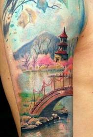 Didelės rankos aliejinė tapyba kaip Azijos šventyklos kalnų upelio tatuiruotės modelis
