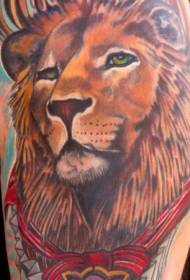 肩部的彩色狮子头纹身图片