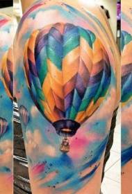 tikroviško stiliaus spalvingas skraidančio oro baliono tatuiruotės modelis