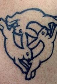 Trè disegni ligati cunnessi di tatuaggi nantu à e spalle