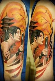 大臂多彩美麗的亞裔女子和劍紋身圖案