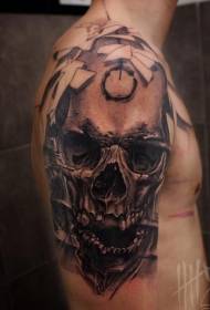 spalla teschio umano grigio nero con motivo tatuaggio gioielli
