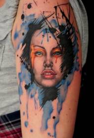 slika ramena prekrasna brineta dama tetovaža slika