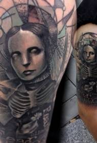 colore della spalla sbiadito Foto misteriosa del tatuaggio del ritratto femminile