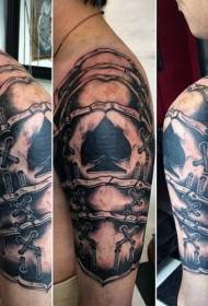 Indrukwekkende oude harnas en schoppen symbool tattoo op de schouders