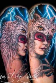modello di tatuaggio tribale donne spalla nuovo stile colore
