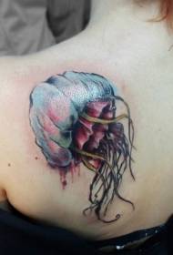 spalla femminile realista di culore di tatuaggi di meduse femine