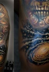 immagine tatuaggio spalla tribale stile mostro maschera