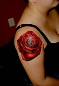 कंधे पर महिला लाल गुलाब टैटू पैटर्न