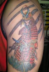 肩の色の日本のサムライと剣のタトゥー画像