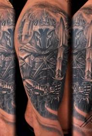 immagine del tatuaggio Lord Knight sulla spalla con anello lavato grigio nero