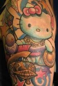 肩膀顏色有趣的Hello Kitty主題紋身圖案