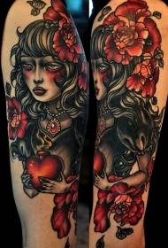 рамо боја циганска жена и тетоважа со голема роза