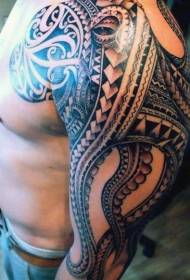 大きなタコ部族風タトゥーパターンの肩のユニークなデザイン