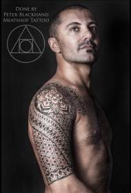 männlech Schëller Polynesian Stil Totem Tattoo Muster