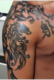 Shoulder black tribal wolf tattoo pattern