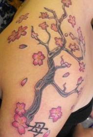 Pemë me ngjyrën e shpatullave të qershisë me modelin kinez të tatuazhit me karakter kinez