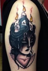 culore di spalla donna testa testa ardente candele di tatuaggi