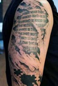 hombro gris desgarrado letra inglesa tatuaje foto