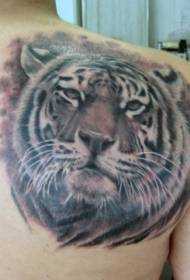 schouder kleur tijger hoofd portret tattoo foto