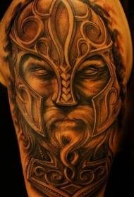 Patrón de tatuaje de guerreiro Viking marrón con casco