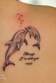 delfino spalla marrone con disegno del tatuaggio lettera