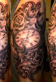 Schouder Bruin Oude klok met roos tattoo patroon