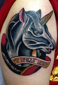 mudellu di tatuaggi unicorniu di stile di scola di u culore di spalla