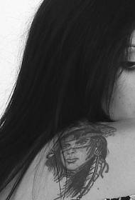 ώμου μαύρο μυστηριώδη γυναικεία μοτίβο τατουάζ πολεμιστής
