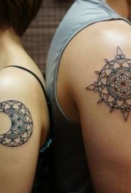 spalla coppiu sole luna luna totem mudellu di tatuaggi