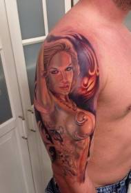 modèle de tatouage femme sexy couleur épaule