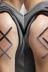 среднего размера цветное плечо с различными символами тату