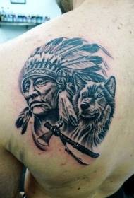 schouder Indiase opperhoofd wolf en strijdbijl Tattoo patroon