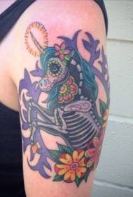 axelfärg mexikansk stil enhörning tatuering mönster