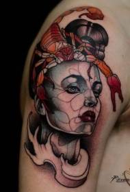 现代传统的彩色女人与蝎子纹身图案