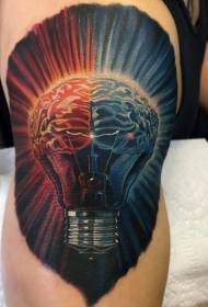 Un nouveau type de tatouage avec un bulbe de cerveau humain