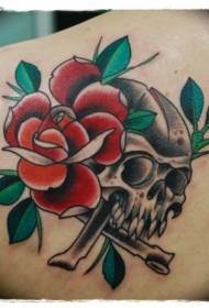 tatuaggio di rose rosse in stile old school color spalla
