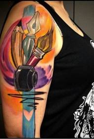 modello di tatuaggio femminile spalla colore matita e pennello