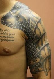 Skaists reālistisks bruņuvesta tetovējuma modelis