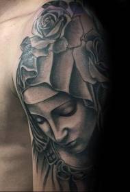 肩の黒灰色の石のスタイルの女性の花の入れ墨の写真