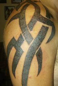 immagine del tatuaggio totem spalla modello tribù nero intrecciato