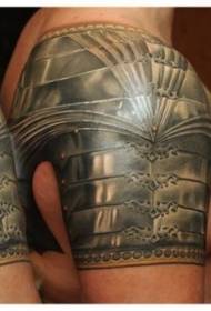 Mare tatuaj de armură medievală cu stil realist