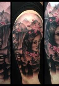 Geisha tradizionale colorata con spalle e tatuaggi samurai