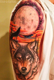 llop de color d'espatlla amb patró de tatuatge de lluna gran
