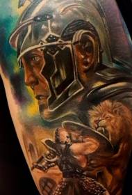 spalle colorate guerriero antico con immagini di tatuaggi leone